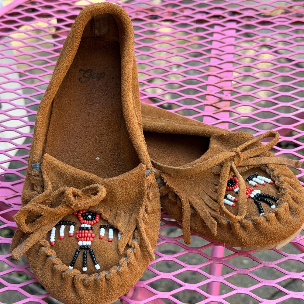 Vintage Gap Girl Sz 11 Classic Brown Leather Mocassins, Thunderbird Beading